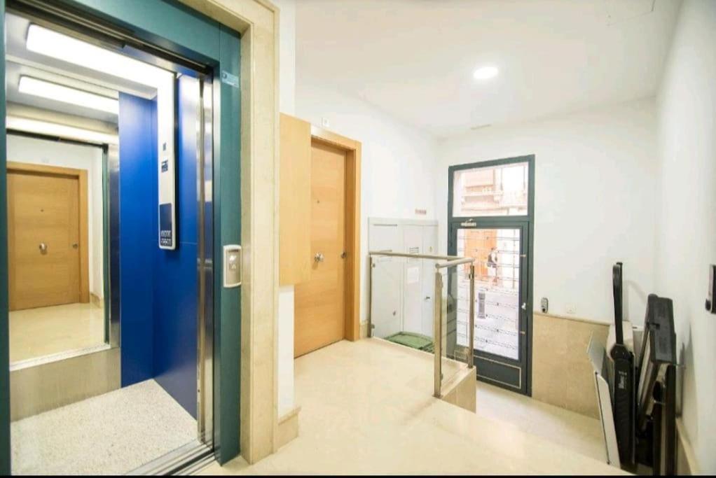 Apartamento Gran Via Гранада Екстер'єр фото